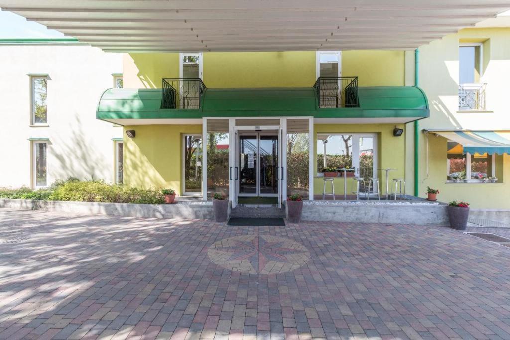 B&B Hotel Roy シレーア エクステリア 写真